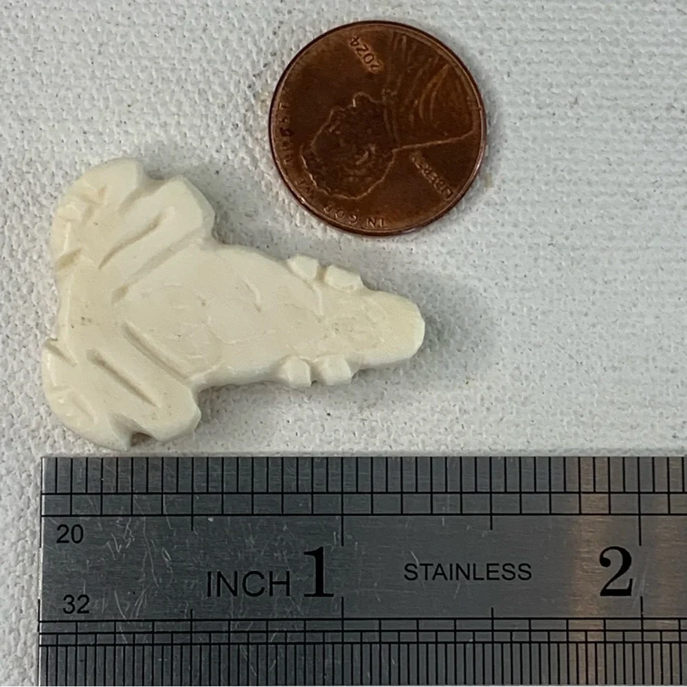 Vintage Natural Bone Bead Frog Hand Carved Fetish Animal Toad Drilled 1.3